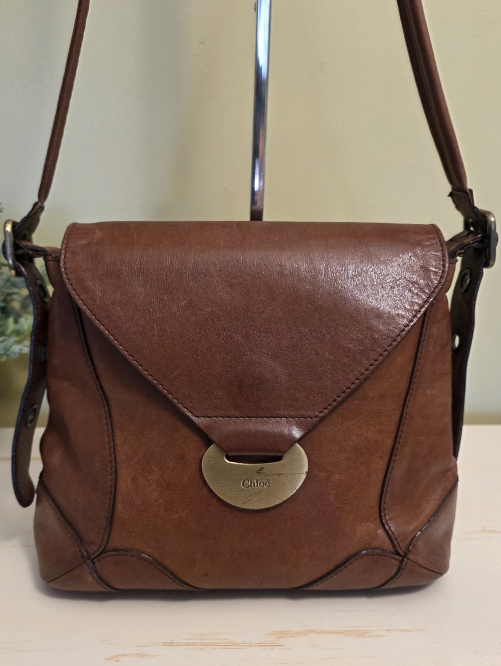 Chloe | Brown Leather Crossbody Bag - Picture 2 of 16